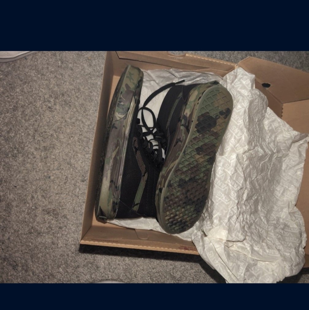 Vans Camo And Black - Picture 2 of 3